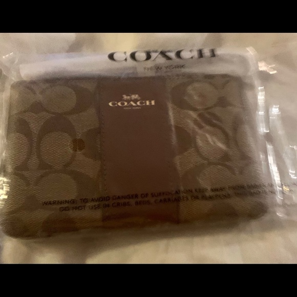 Coach Wristlets different patterns. - Picture 4 of 7